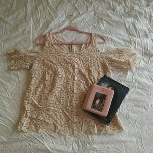 A lacy shoulder cutout shirt